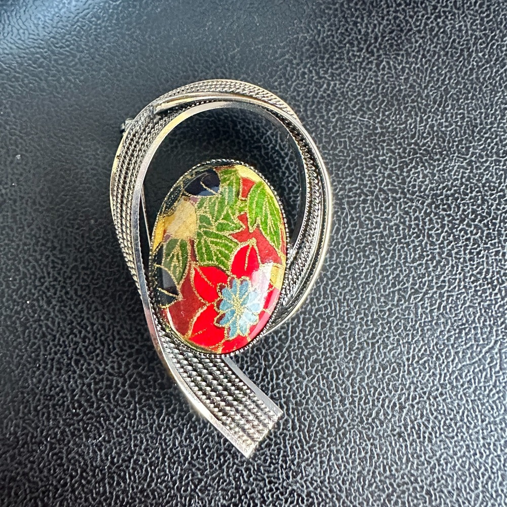 Vintage Japanese Lacquer Floral Cabochonโ Silver Tone Ribbon Brooch Pin